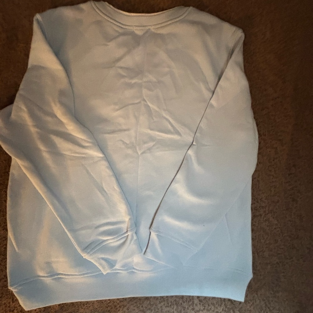 ๐BOGO 1/2๐ Women's Light Blue Snowflake Sweatshirt - Picture 3 of 4